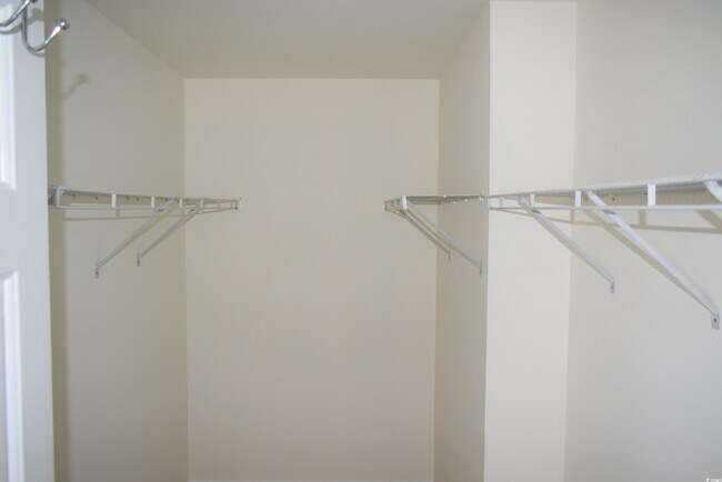 Building Photo - 201 Vesta Dr