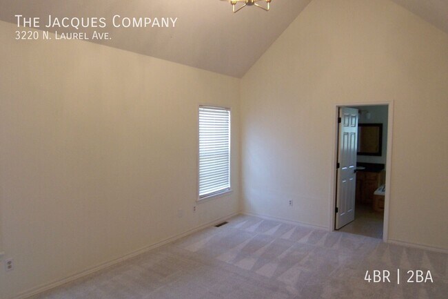 Building Photo - 3220 N Laurel Ave