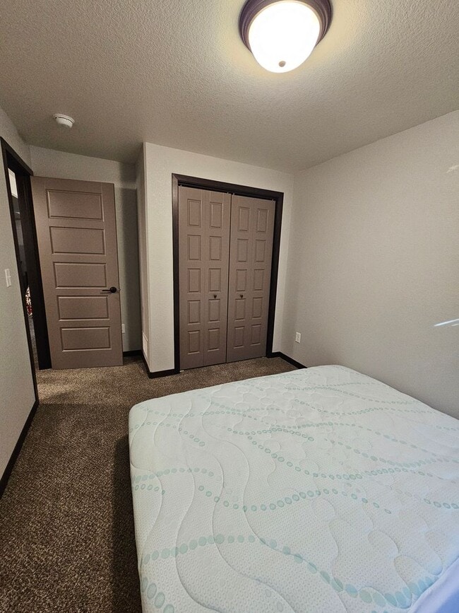 Building Photo - 4 BED | 2 BATH | DOUBLE GARAGE | RAPID VALLEY