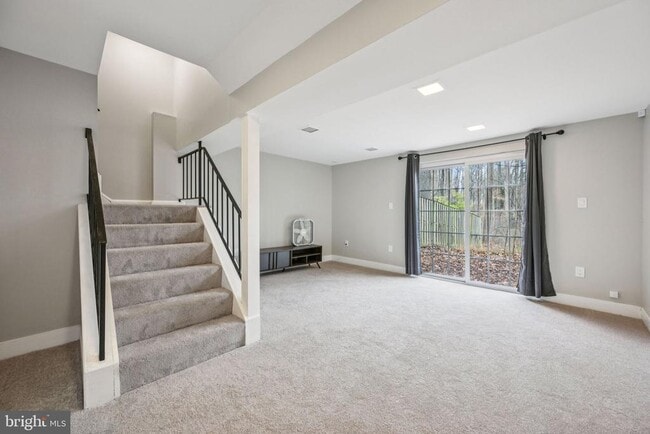 Building Photo - 7849 Briardale Terrace