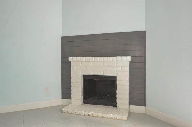 Building Photo - 5303 Lost Forest Dr
