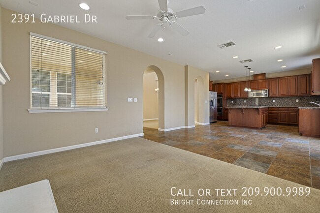 Building Photo - 2391 Gabriel Dr