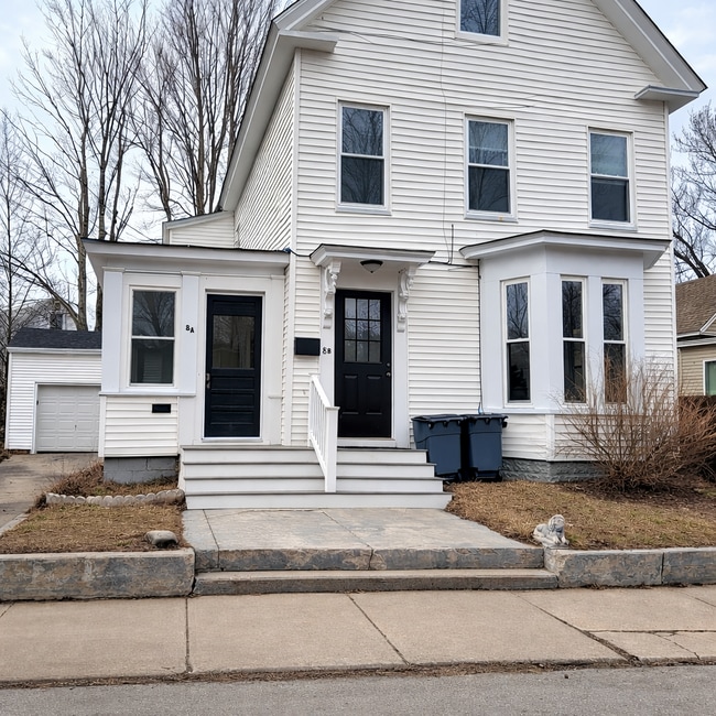 Building Photo - 8 Acorn St