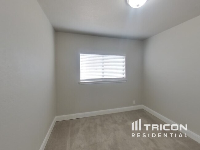 Building Photo - 8755 Ridge Moon Dr