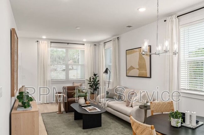 Building Photo - 706 N Dupont Ave