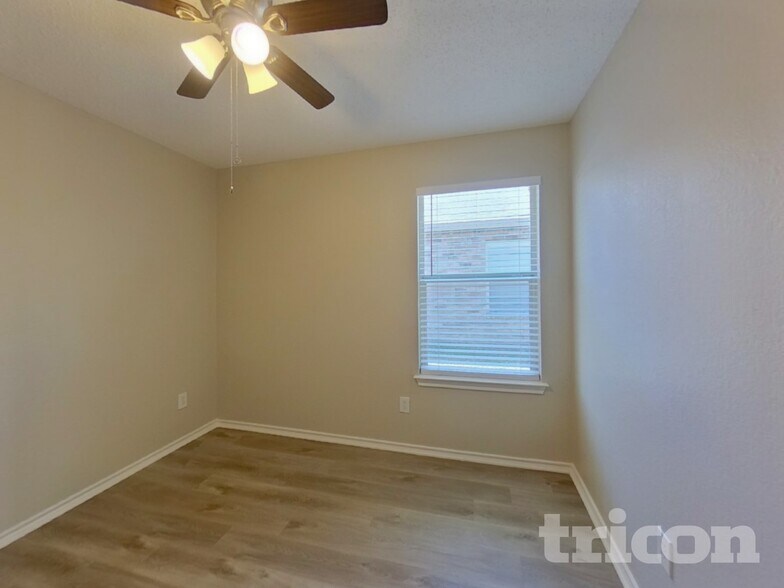 Building Photo - 10100 Chapel Oak Trail