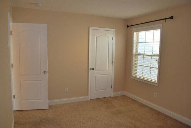 Building Photo - 840 Sugarbush Trail