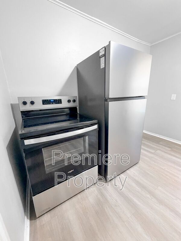 Building Photo - 1537 S Willow Ave