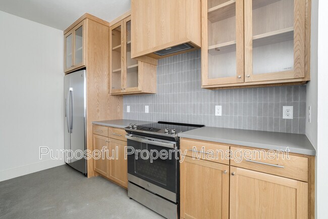 Building Photo - 934 Hangar Dr