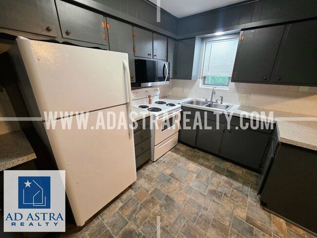 Building Photo - 208 Brookside Dr