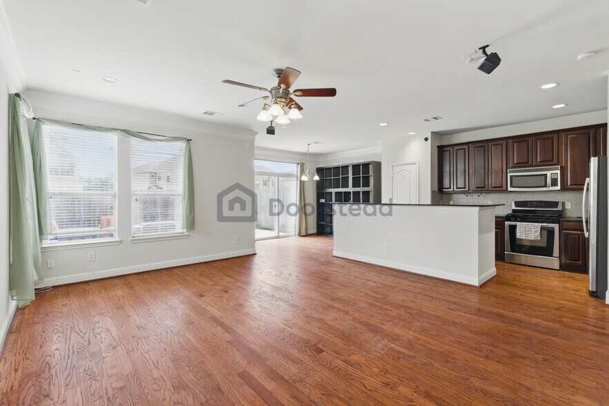 Building Photo - 16030 Summerville Lake Dr