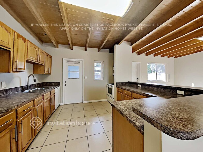 Building Photo - 3137 SW 15th Ct