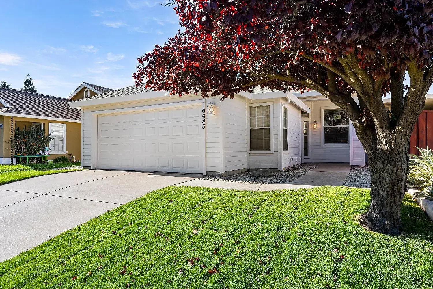 Building Photo - 6643 Laguna Park Dr