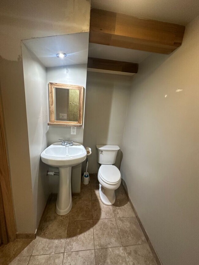 Building Photo - Beautifully Preserved 4 Bed | 2 Bath House in Saint Paul