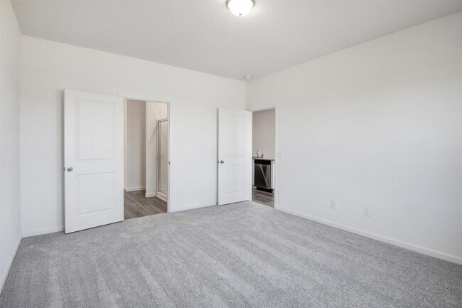 Building Photo - 5002 Highland Spgs Dr