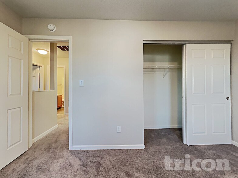 Building Photo - 11157 Fall Dr