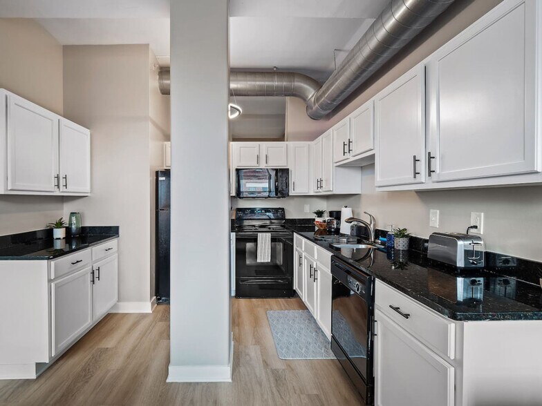 Building Photo - 1211 W 9th St
