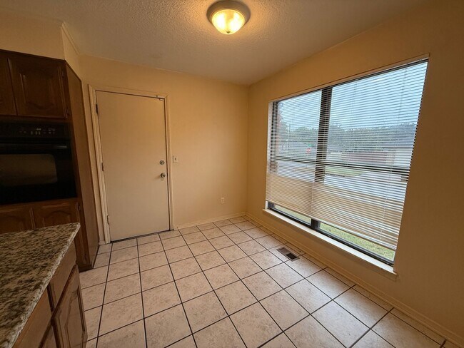 Building Photo - Huge Master Suite, culd-du-sac, Jenks Scho...
