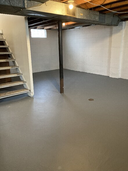 Building Photo - 1509 Chapin Ave