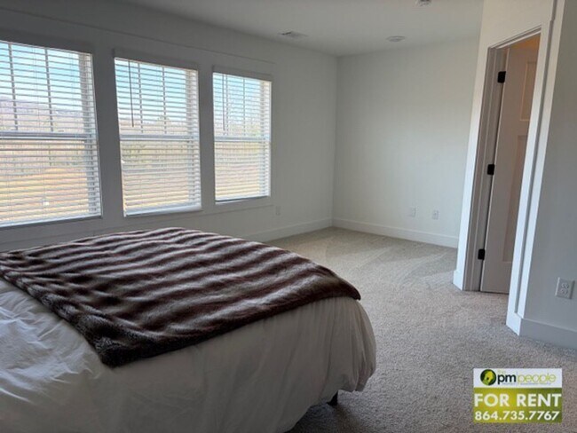 Building Photo - 3/2.5 Townhome in Excellent Greenville/Travelers Rest Location!