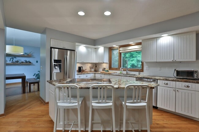 Building Photo - 668 Eagle Ridge