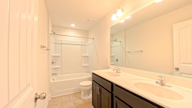 Building Photo - Beautiful Home in Mebane