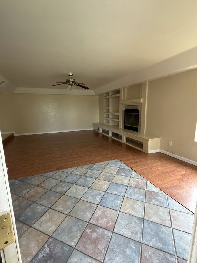 Building Photo - Single Story