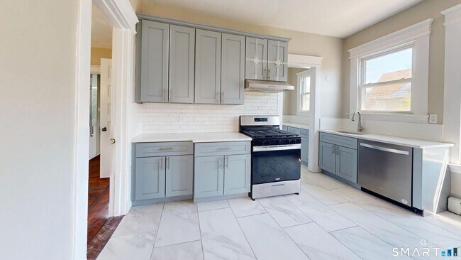 Building Photo - 1616 Chapel St