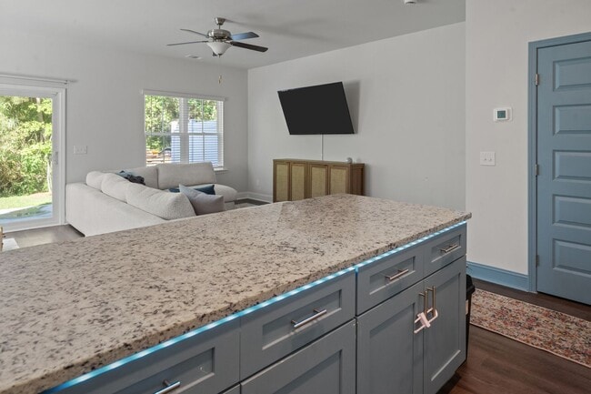 Building Photo - Stunning 3 Bedroom Townhome in Towne Park, Pooler GA