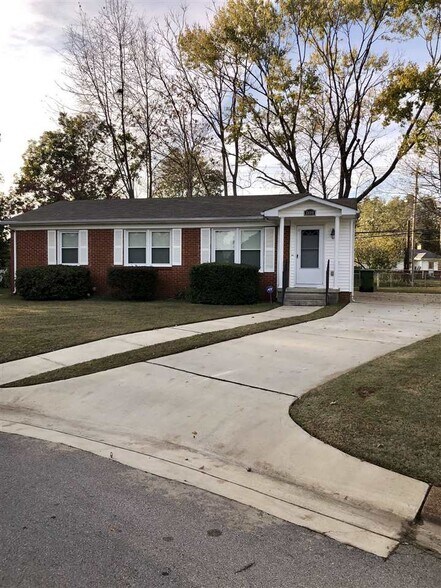 Building Photo - 2804 Thurman Cir SW