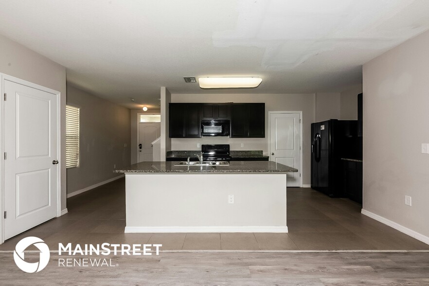 Building Photo - 5012 San Palermo Dr