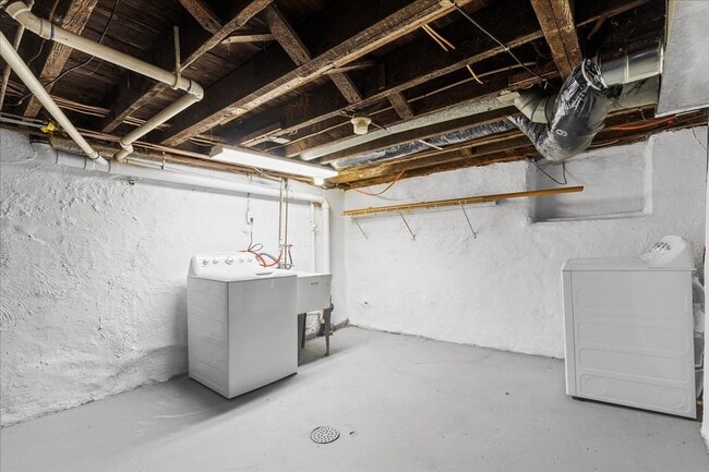 Building Photo - The B Street Flats – Modern Living in Pitt...