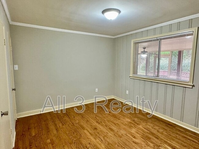 Building Photo - 320 Green Ridge Rd