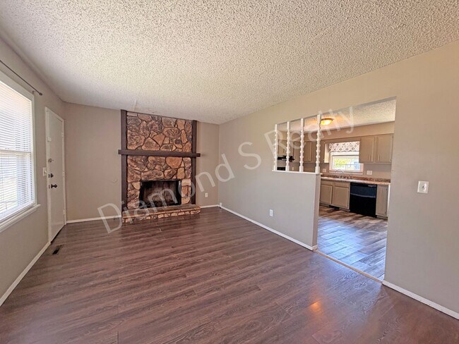 Building Photo - 1006 W Edgewood St
