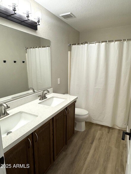 Building Photo - 3733 E Orchid Ct