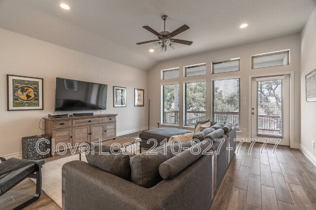 Building Photo - 1149 Cadogan Squire