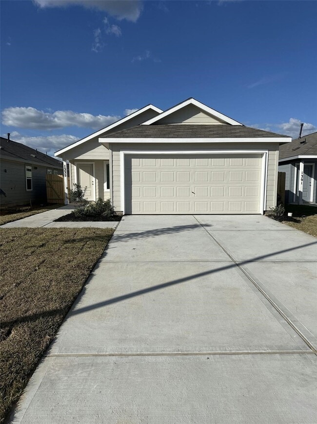 Building Photo - 1225 Charlotte Wy