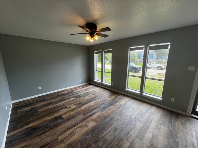 Building Photo - 8332 Oakhaven Rd