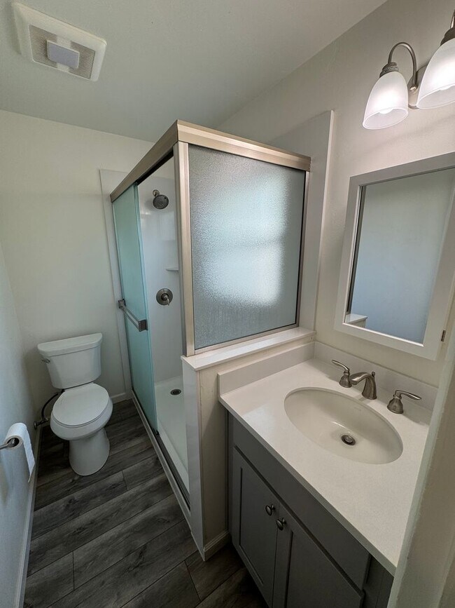 Building Photo - Cherokee Lane 1507-1509