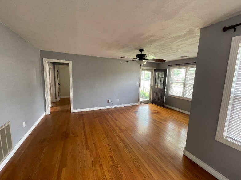 Building Photo - 1631 Andover Ct