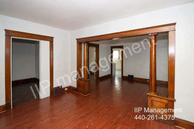 Building Photo - Lovely 2 Bed, 1 Bath Apartment in Clevelan...