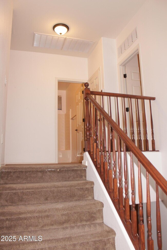 Building Photo - 4145 E Santa Fe Ln