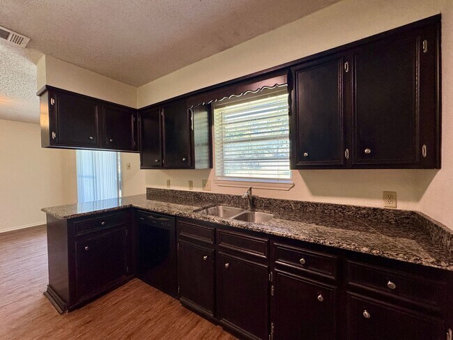 Building Photo - Single Family Home