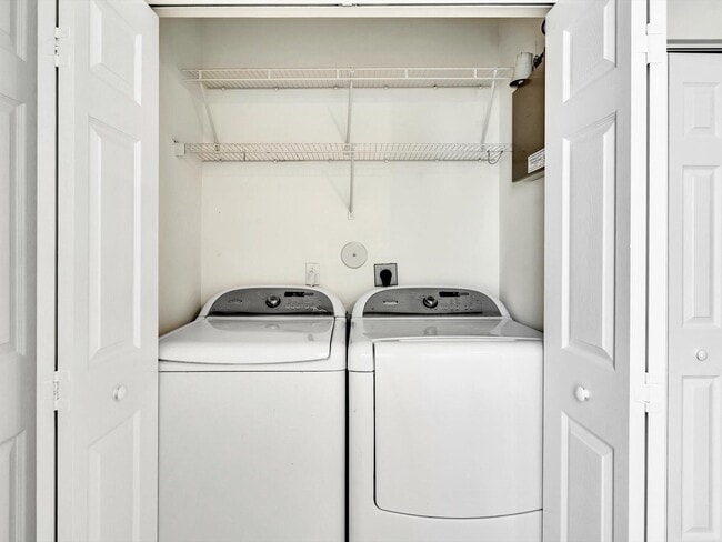 Building Photo - 6094 Lake Hibiscus Dr