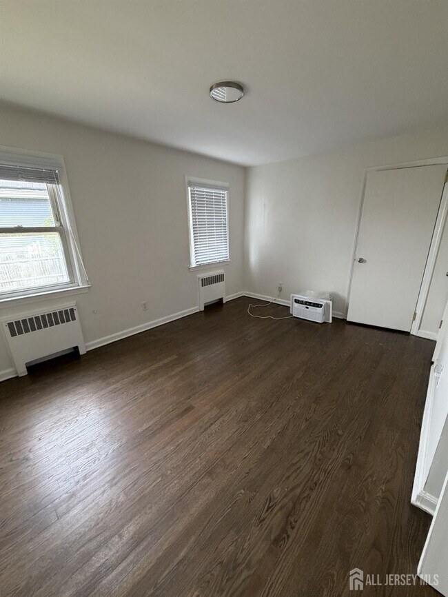 Building Photo - 2729 Woodbridge Ave