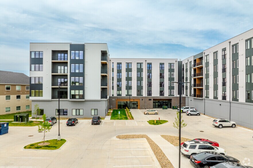 Building Photo - The Grant