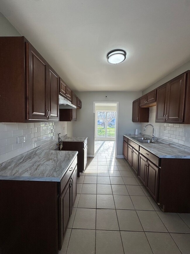 Building Photo - 2 Bedroom Ranch Home now available in Lans...