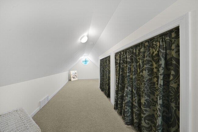 Building Photo - 814 Locust St