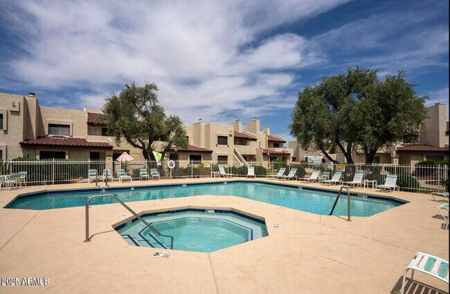 Building Photo - 2020 W Union Hills Dr