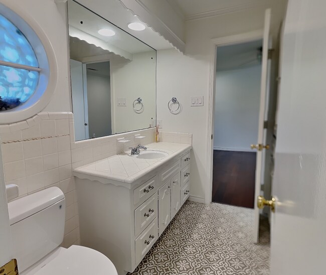 Building Photo - Style, Space & Sophistication in the Heart of Overton West!